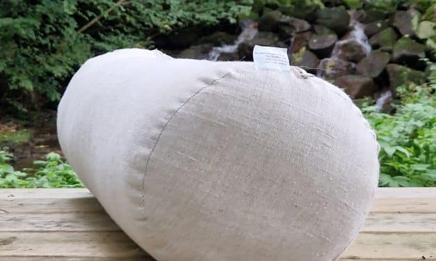 Rund kudde från polonia Natural design i tyg i 50% lin och 50% bomull
