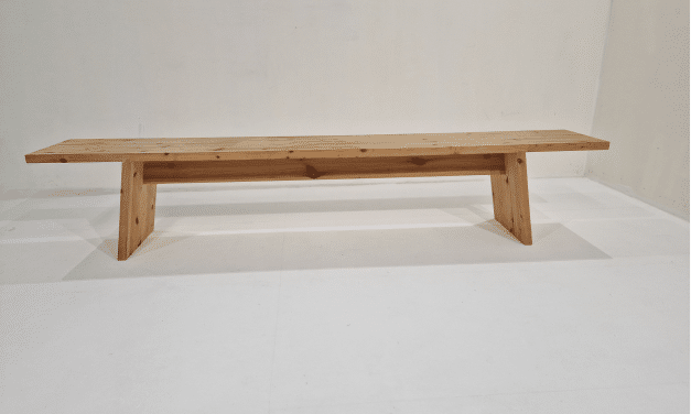 Rejäl furubänk Refurbished i Furu