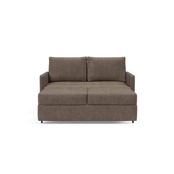 Neah 140 baddsoffa med smala armstod halvt utbaddad med kuddar fran Innovation living