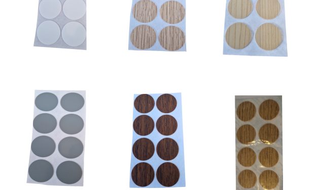 Täckbrickor till att täcka skruvhål till sängskåp